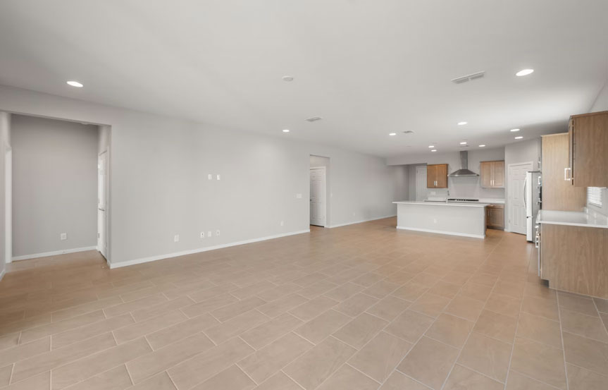 1323 W Saddle Run Living2