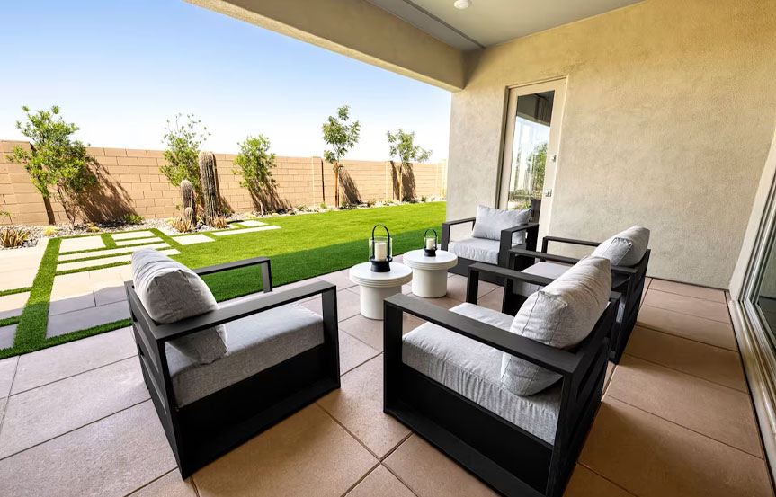 686 W Treasure Trl Patio