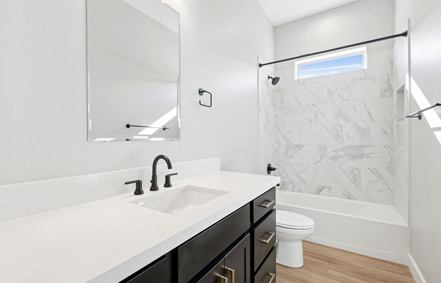 953 W Ridge Rd Bath4