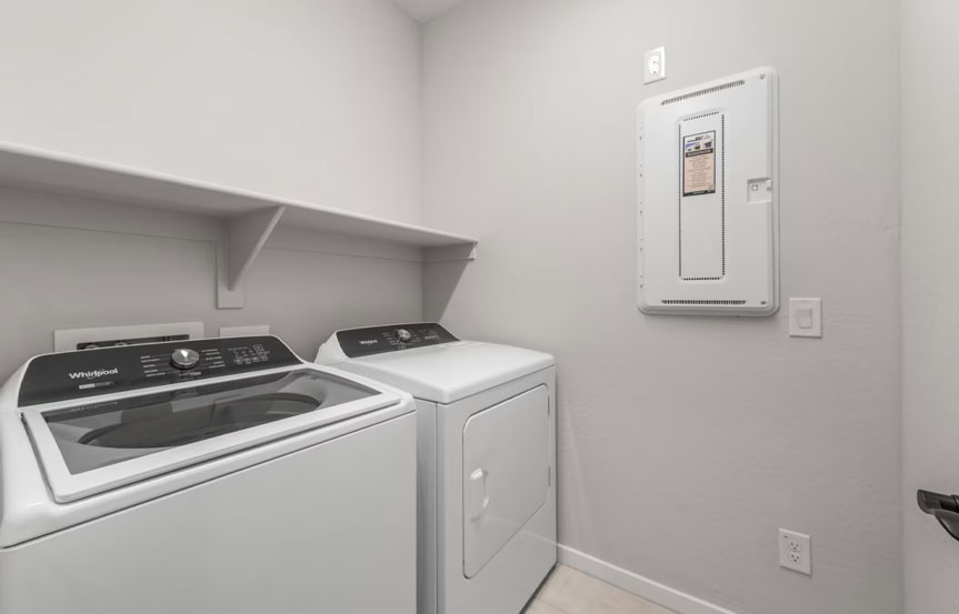 1439 W Treasure Trl Laundry