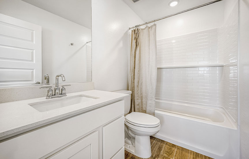 Lennar Ventura Model Bath2