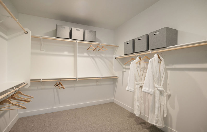 Shea 5036 Closet