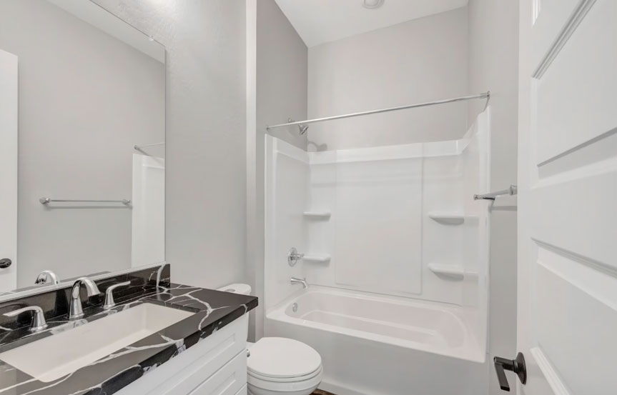 698 W Ridge Rd Bath4