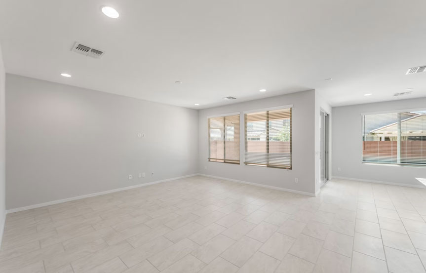 1439 W Treasure Trl Living2