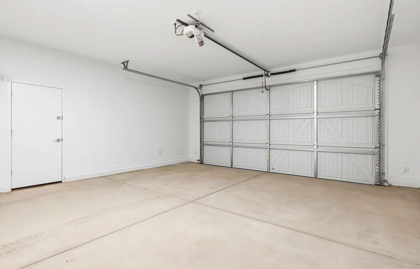 292 W Flatiron Trl Garage