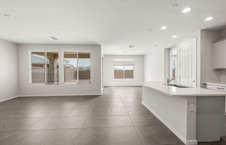 1275 W Saddle Run Living 1