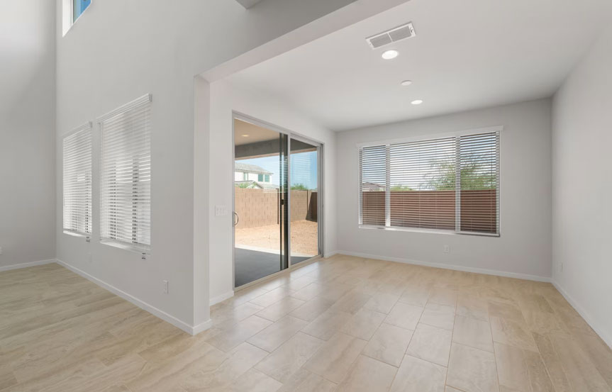 1293 W Saddle Run Dining2