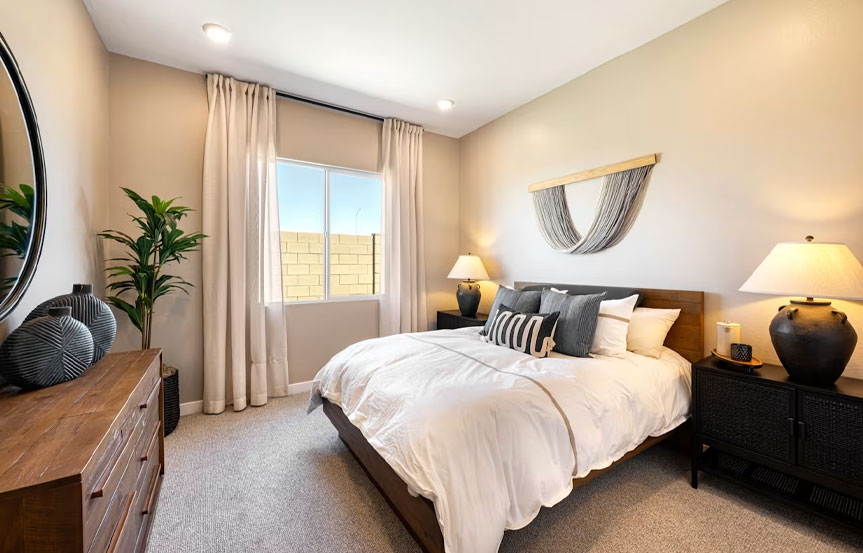 686 W Treasure Trl Bed