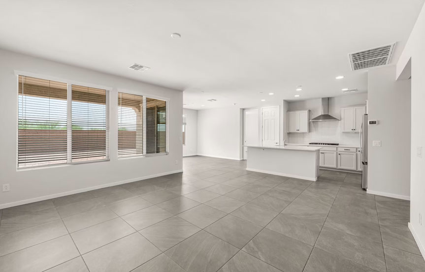 1275 W Saddle Run Living 2
