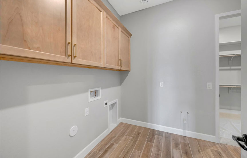 1128 W J Waltz Way Laundry2