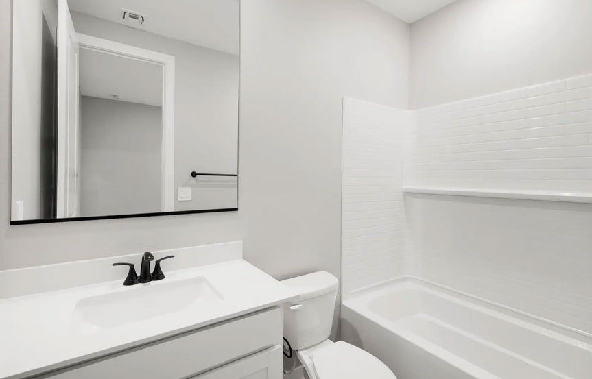 Onyx Modern Cottage Bath5