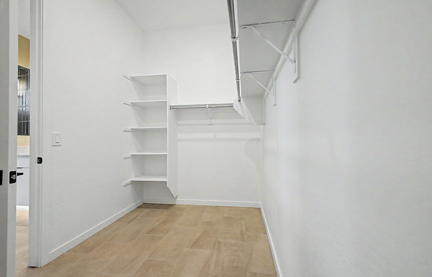 Darius Closet