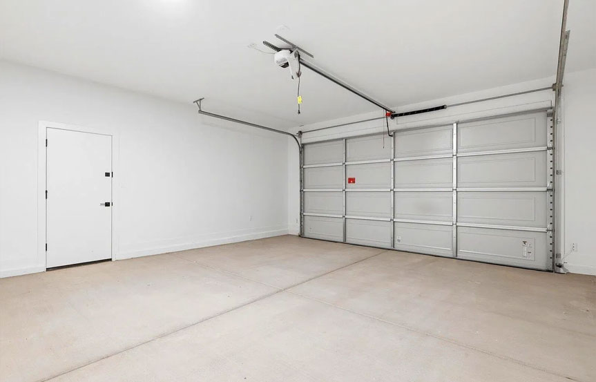 10031 S Gidiyup Trl Garage