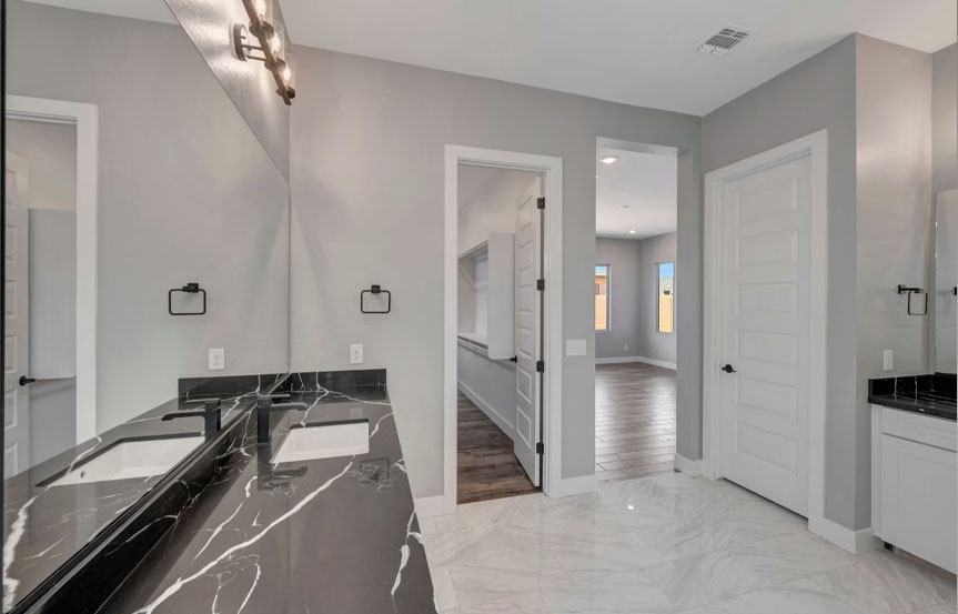 698 W Ridge Rd Bath3