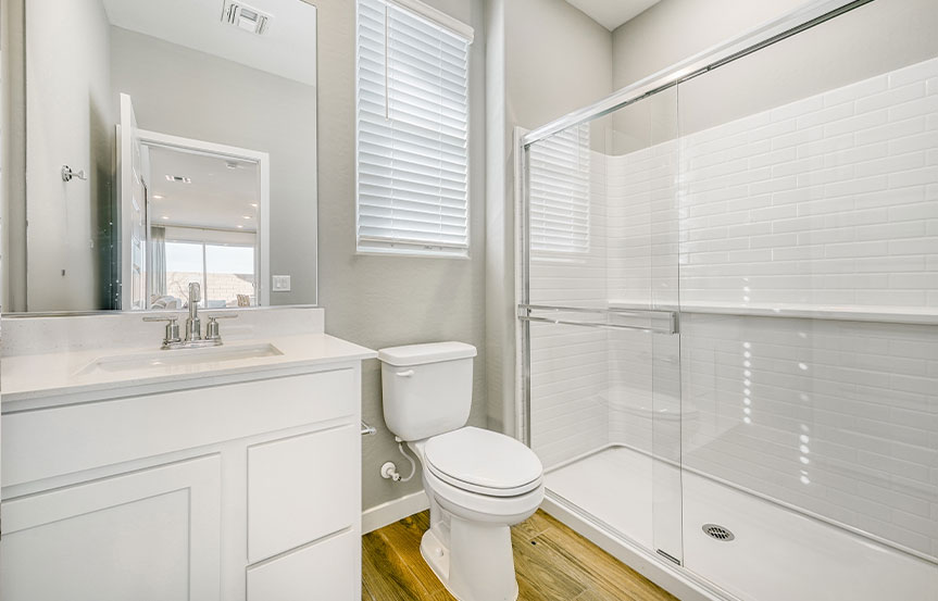 Lennar Ventura Model Bath3