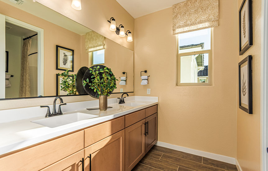 Richmond American Nina Model Home Bath4