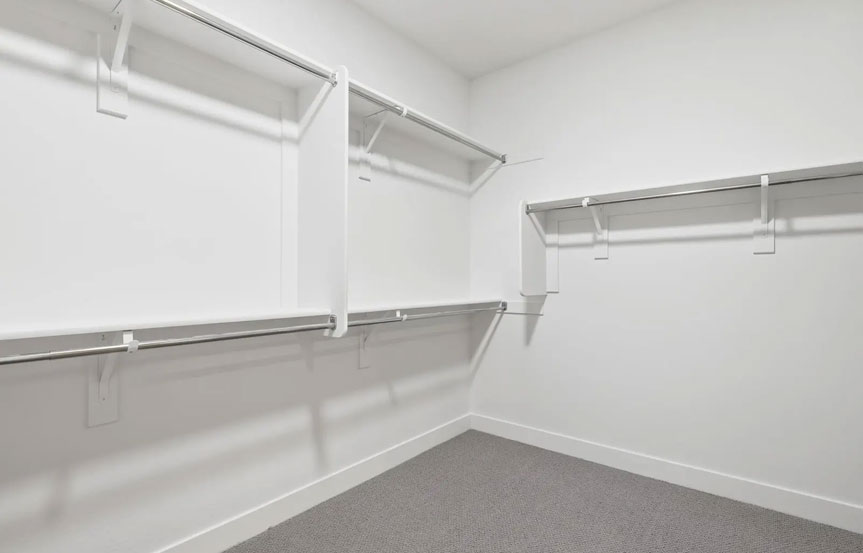 Meritage Timeless Contrast Closet