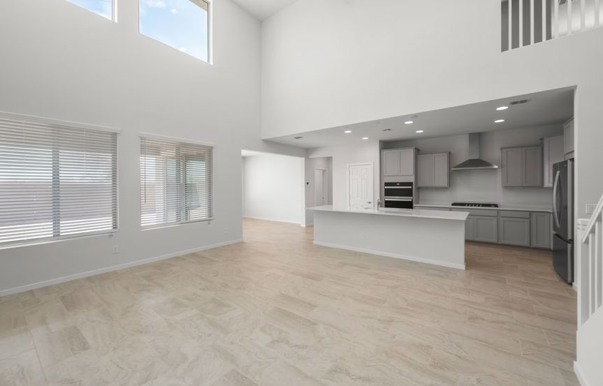 1293 W Saddle Run Living2