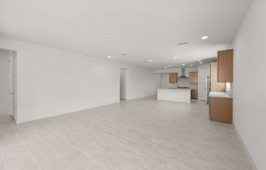 1276 W Saddle Run Living 2