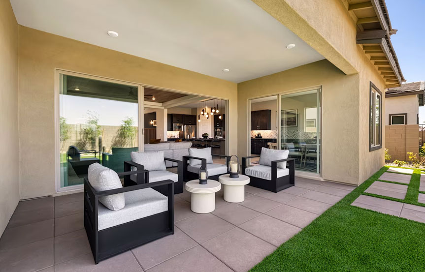 686 W Treasure Trl Patio2