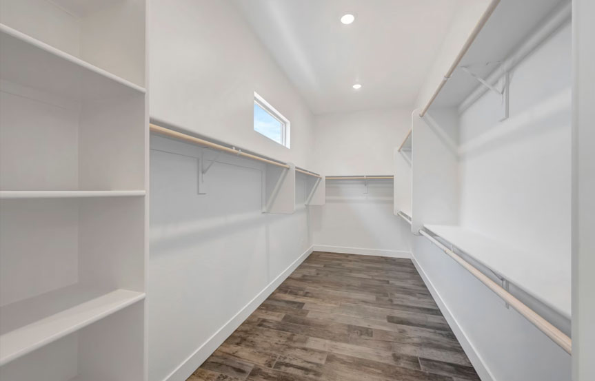 698 W Ridge Rd Closet