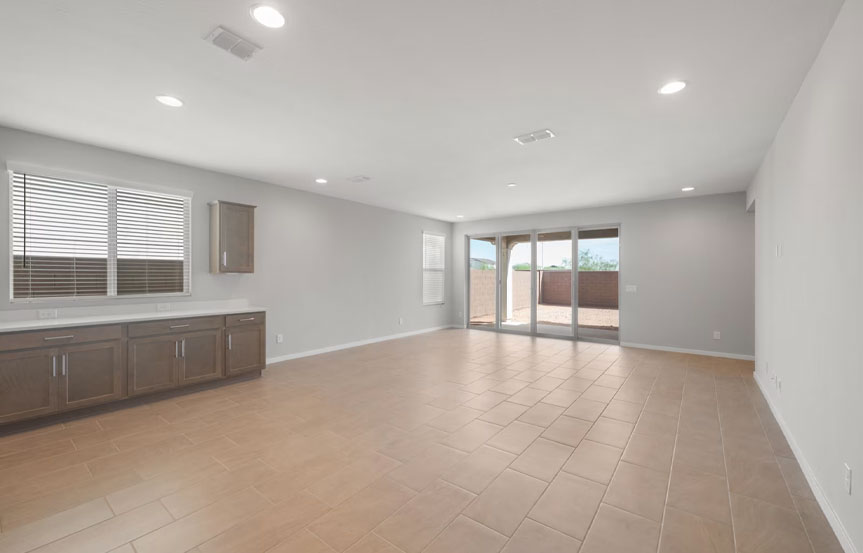 1323 W Saddle Run Living3